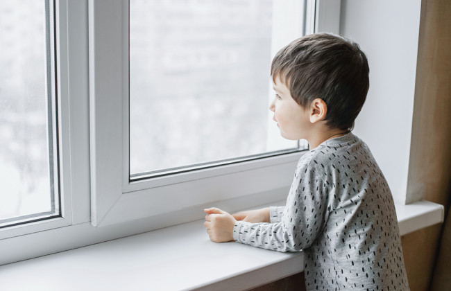 На Житомирщині п’яна мати кілька днів тримала сина у квартирі без їжі