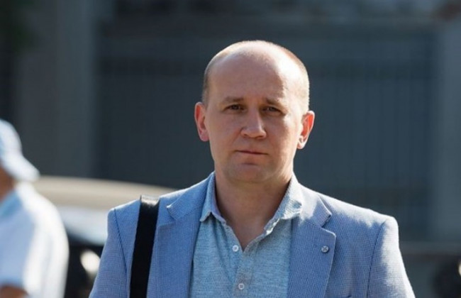 Втратив свідомість: під Житомиром на АЗС побили депутата від «Слуги народу»