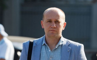 Втратив свідомість: під Житомиром на АЗС побили депутата від «Слуги народу»