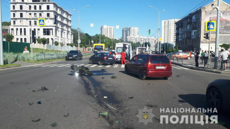 У Харкові мотоцикл потрапив під колеса Audi: є постраждалі