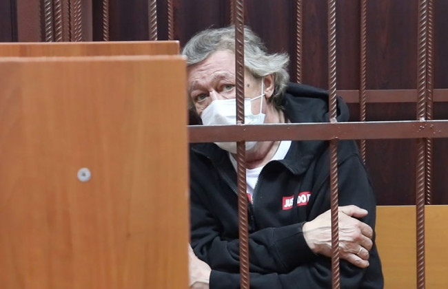 Суд назначил меру пресечения Михаилу Ефремову за пьяное ДТП с погибшим