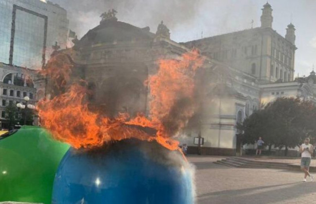 Біля київської Опери сталася пожежа: є фото