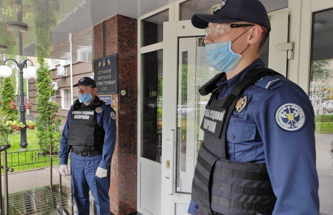 Ножі, пістолети та електрошокери: ССО вилучила 16 000 заборонених предметів з початку року, фото