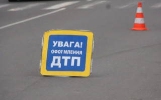 В Киеве «Мерседес» на пешеходном переходе сбил следователя и уехал