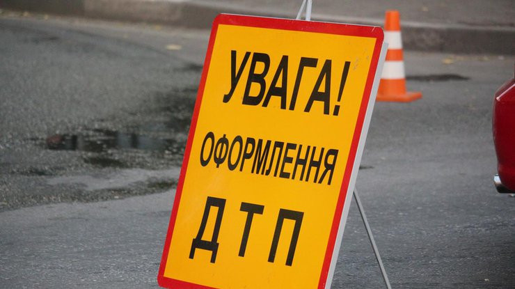 Смертельное ДТП под Киевом: легковушка на полном ходу врезалась в фуру