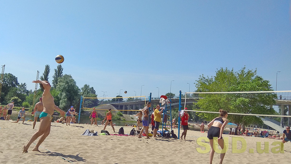 Как киевляне проводят выходной на пляжах Гидропарка 13 июня: спастись от жары с пользой для души и тела