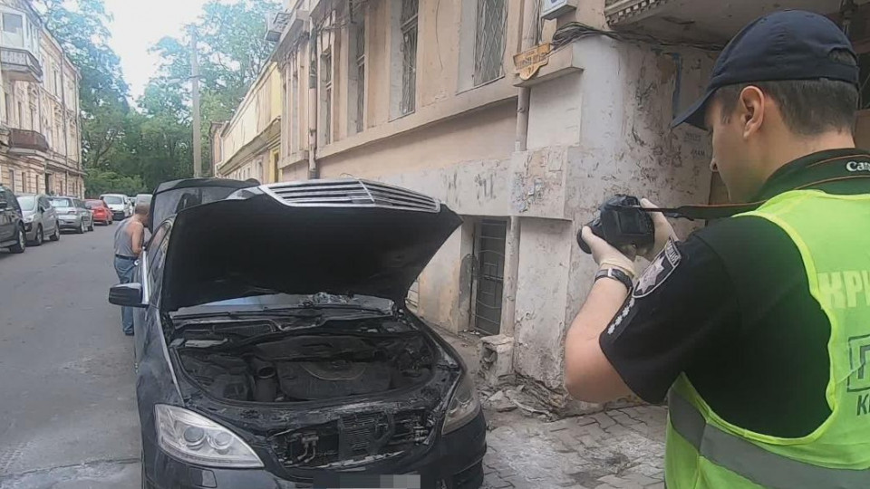 Поджог авто одесского адвоката: полиция задержала злоумышленников