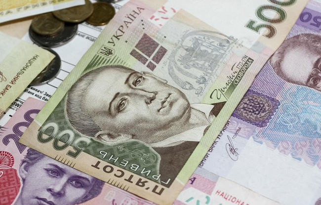 В Украине выросли доплаты для одиноких пенсионеров и детей: кто получит надбавки