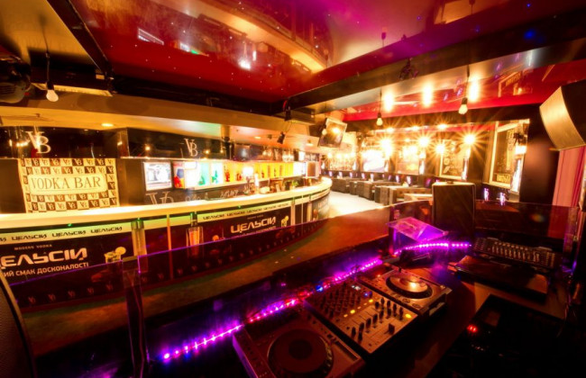 Барам, нічним клубам та розважальним центрам працювати ще заборонено: у КМДА повідомили про порушників карантину