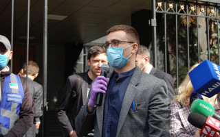 Шевченковский райсуд избирает меру пресечения Стерненко, под зданием десятки силовиков: трансляция