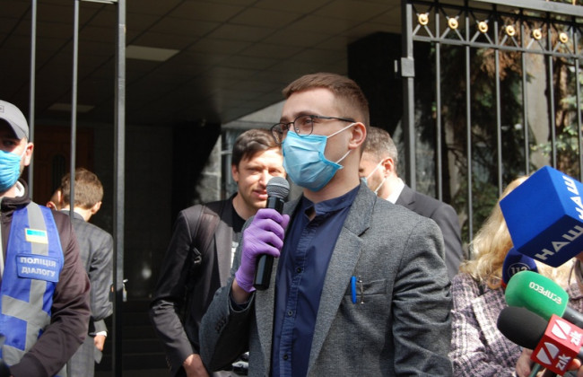 Шевченковский райсуд избирает меру пресечения Стерненко, под зданием десятки силовиков: трансляция