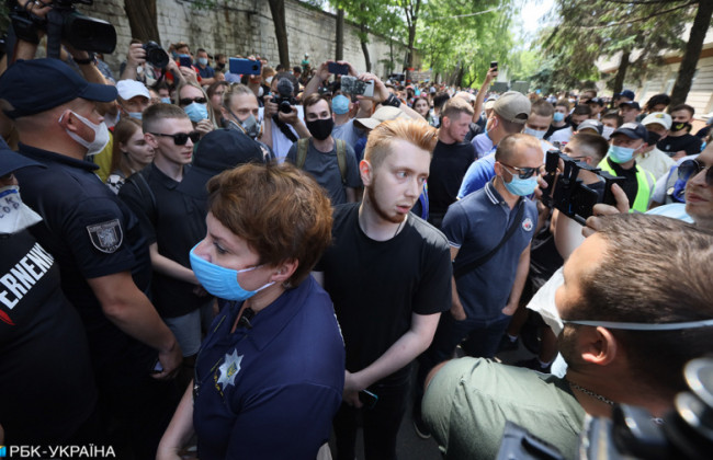Ситуація біля Шевченківського райсуду: сутички посилилися, фото