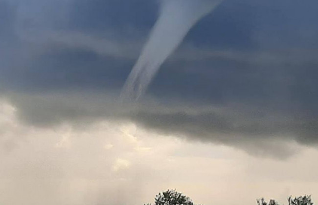 Смерч пронесся по Херсонской области: есть видео