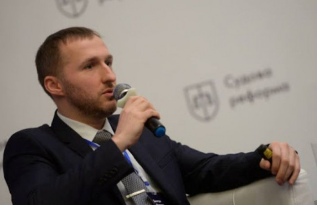 «Судова гілка влади перманентно перебуває у боротьбі за свою незалежність», — член РСУ Дмитро Мовчан