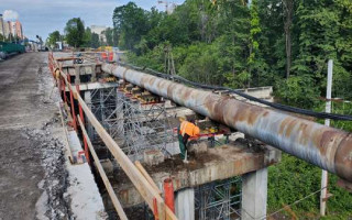 Киевлянам показали, как ремонтируют Борщаговский путепровод