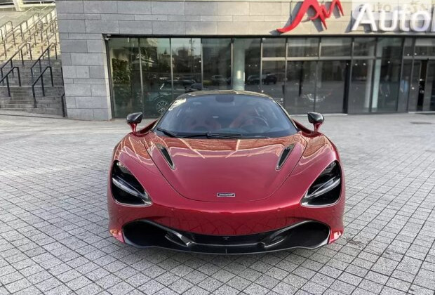 Разгоняется до 341 км/ч: в Украине продают редкий суперкар