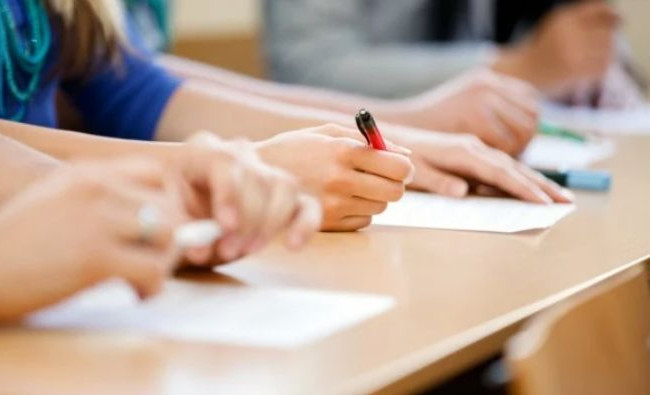 Зеленський запропонував ухвалити зміни щодо ЗНО і завершення навчального року