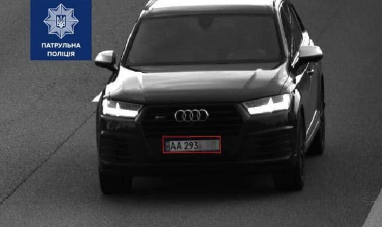 «Летел» со скоростью 207 км/ч: полиция показала нарушителя на Audi Q7