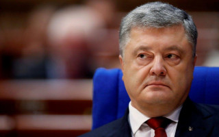 Суд переніс засідання у справі Петра Порошенка