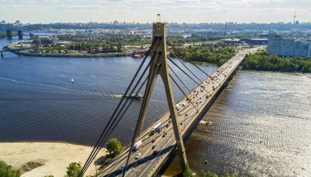 В Киеве ограничат движение на Северном мосту: когда и на сколько