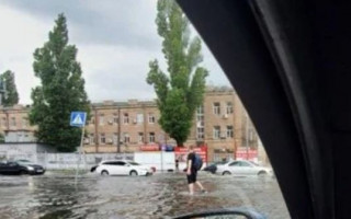 Киев снова ушел под воду из-за мощного дождя: есть видео