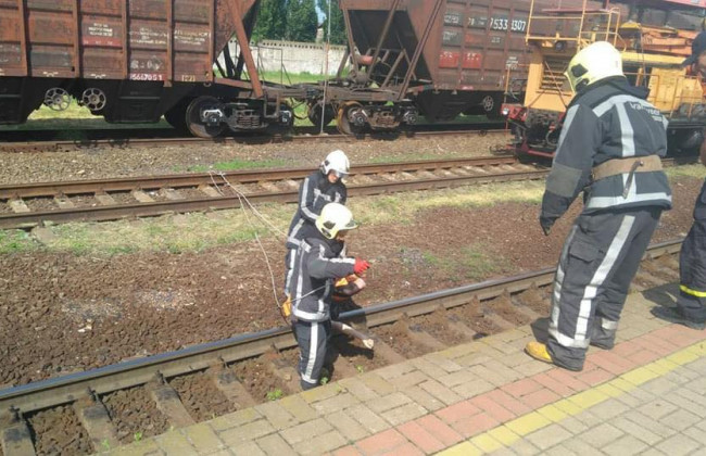 Под Киевом ребенка убило током на железнодорожном вокзале: фото