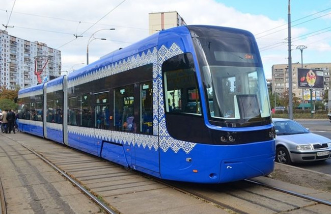 В Киеве хулиганы избили водителя трамвая из-за маски: в прокуратуре сообщили детали
