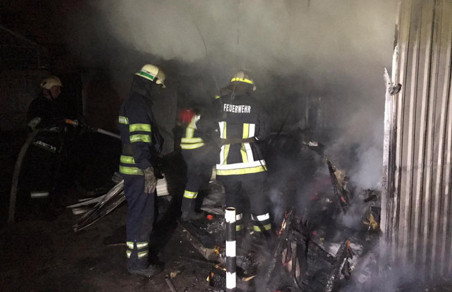 У Кривому Розі горів ринок: знищено 22 павільйони, фото, відео