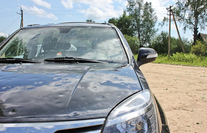 Украину накроют грозы: как защитить автомобиль от града, советы