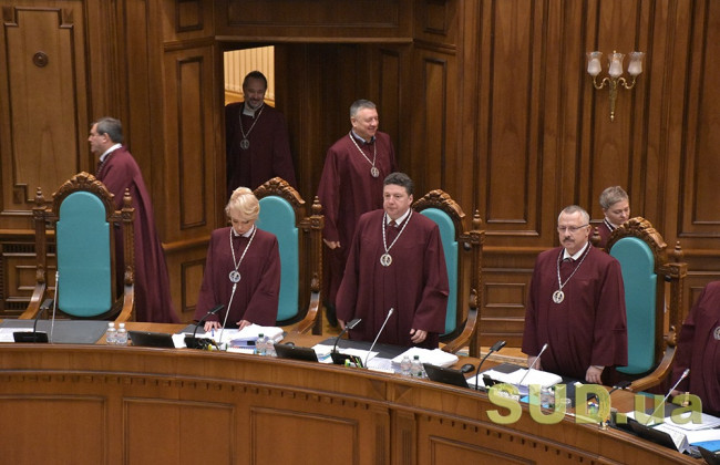 Відстрочка втрати чинності статтею 375 КК про неправосудне рішення: що сказали судді Конституційного Суду в окремих думках