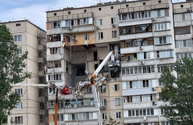 Взрыв в жилом доме Киева: под завалами могут находиться два человека