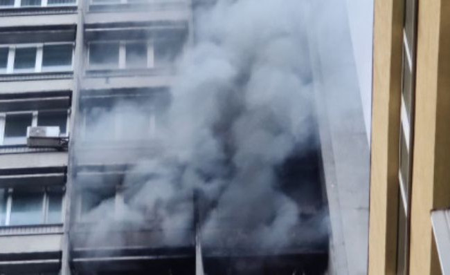 В центре Киева горела высотка: появилось видео