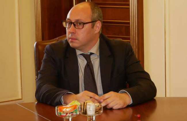 Зеленський звільнив посла України в Сінгапурі