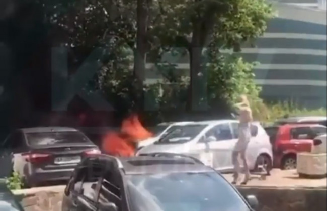 В Киеве горели припаркованные автомобили