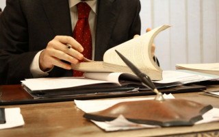 Адвокатов и нотариусов обязали проверять деньги клиентов