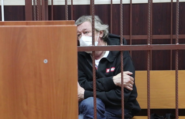 Актер Ефремов, который совершил смертельное ДТП, придумал способ искупить вину