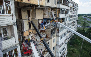 Взрыв в киевской многоэтажке: люди жалуются на треск плит и шевелящиеся стены