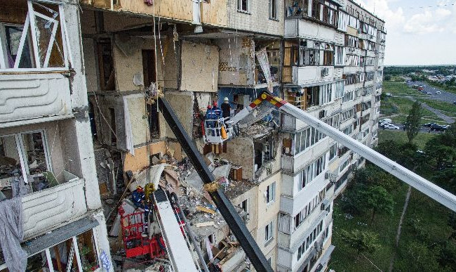 Взрыв в киевской многоэтажке: люди жалуются на треск плит и шевелящиеся стены