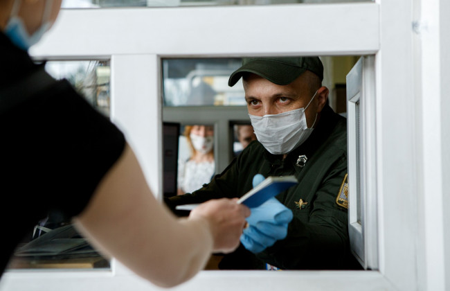 Кабмин разрешил иностранцам получать налоговый номер дистанционно: инвестиционная няня начала работу