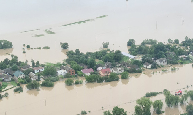 Запад Украины не только заливает, но и трясет: зафиксированы два землетрясения