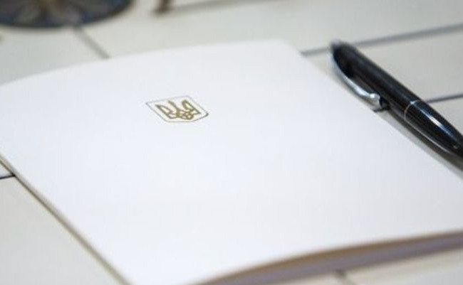 Зеленський підписав закон про підвищення соцгарантій дітям-сиротам