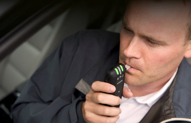 Борьба с пьянством за рулем: на всех машинах установят алкотестеры