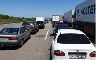 Под Одессой образовалась рекордная  пробка, фото