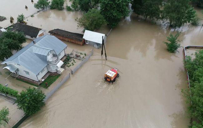 Разрушительная стихия на западе Украины привела к проблемам с питьевой водой