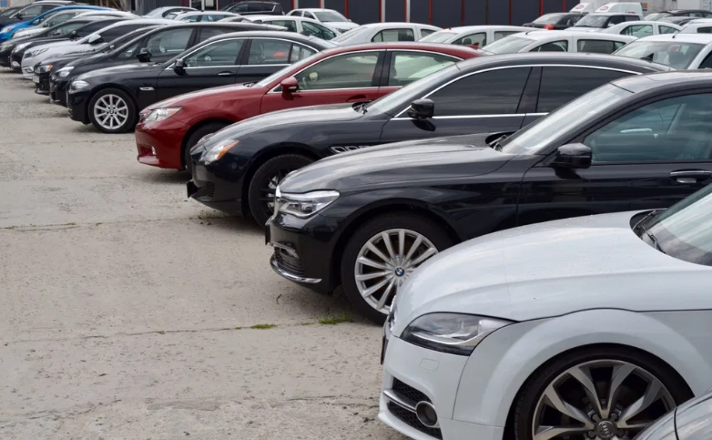 В Украине резко сократилась продажа дорогих автомобилей
