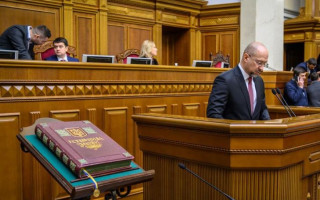 Денис Шмигаль та Дмитро Разумков привітали українців з Днем Конституції