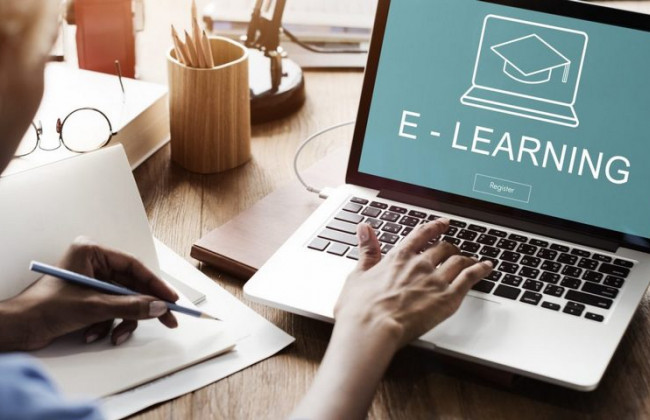 У Зеленського говорять, що школярі та студенти знову будуть навчатися онлайн