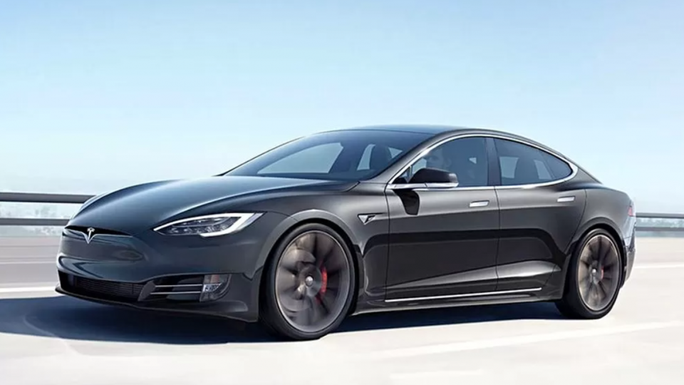 Долгоиграющая Tesla Model S: теперь 647 км на одной зарядке