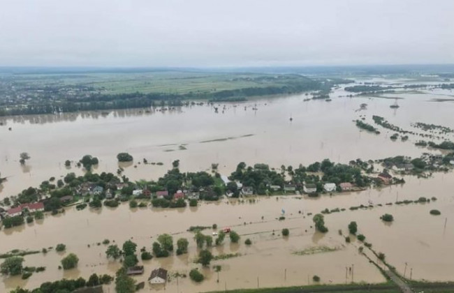 Підтоплення, зруйновані дороги та мости: на заході України оговтуються після стихійного лиха