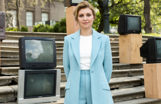 Коронавірус у дружини Президента: Олена Зеленська продовжує перебувати в лікарні